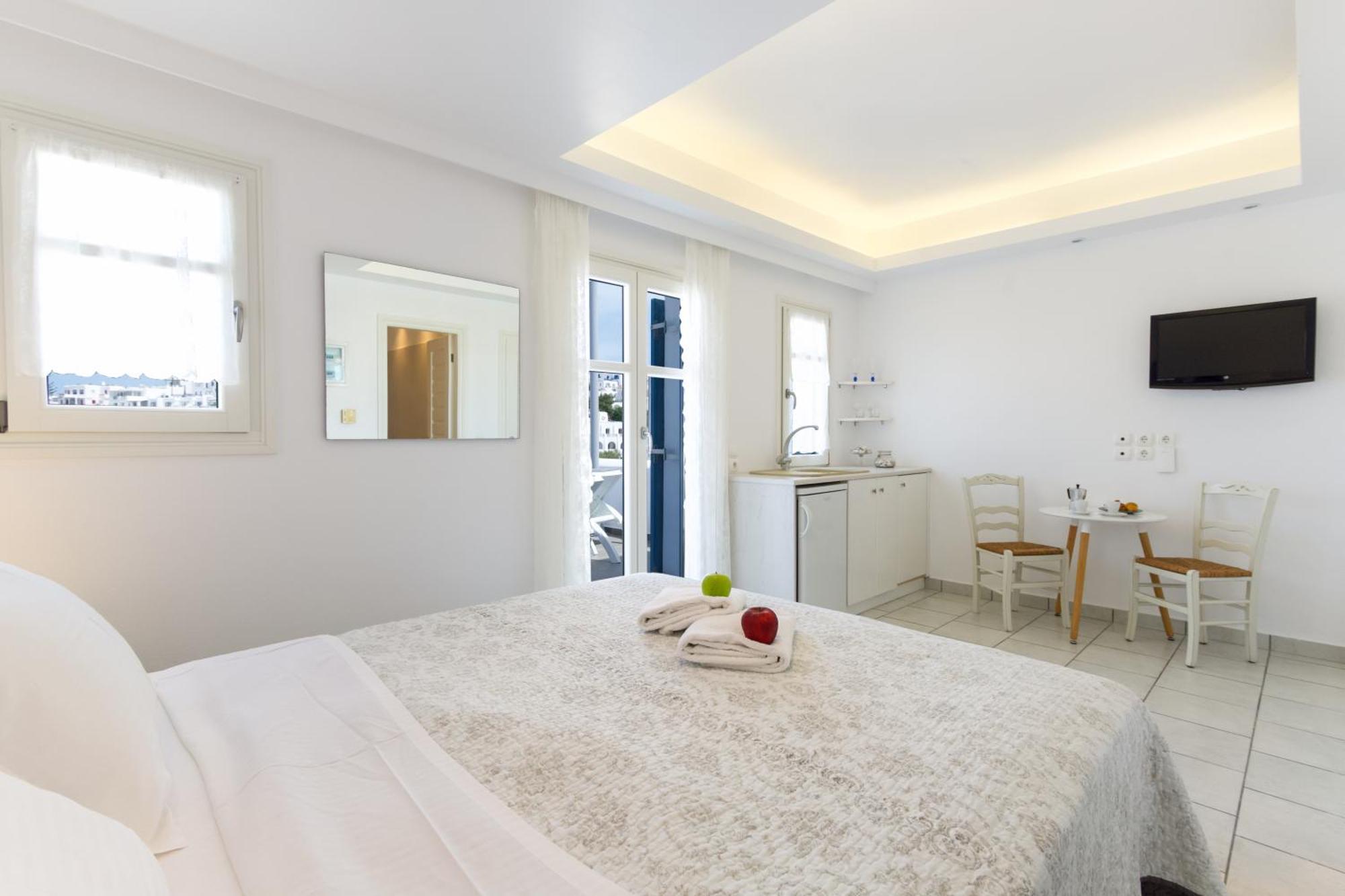 Alexandros Apartments Науса Екстериор снимка