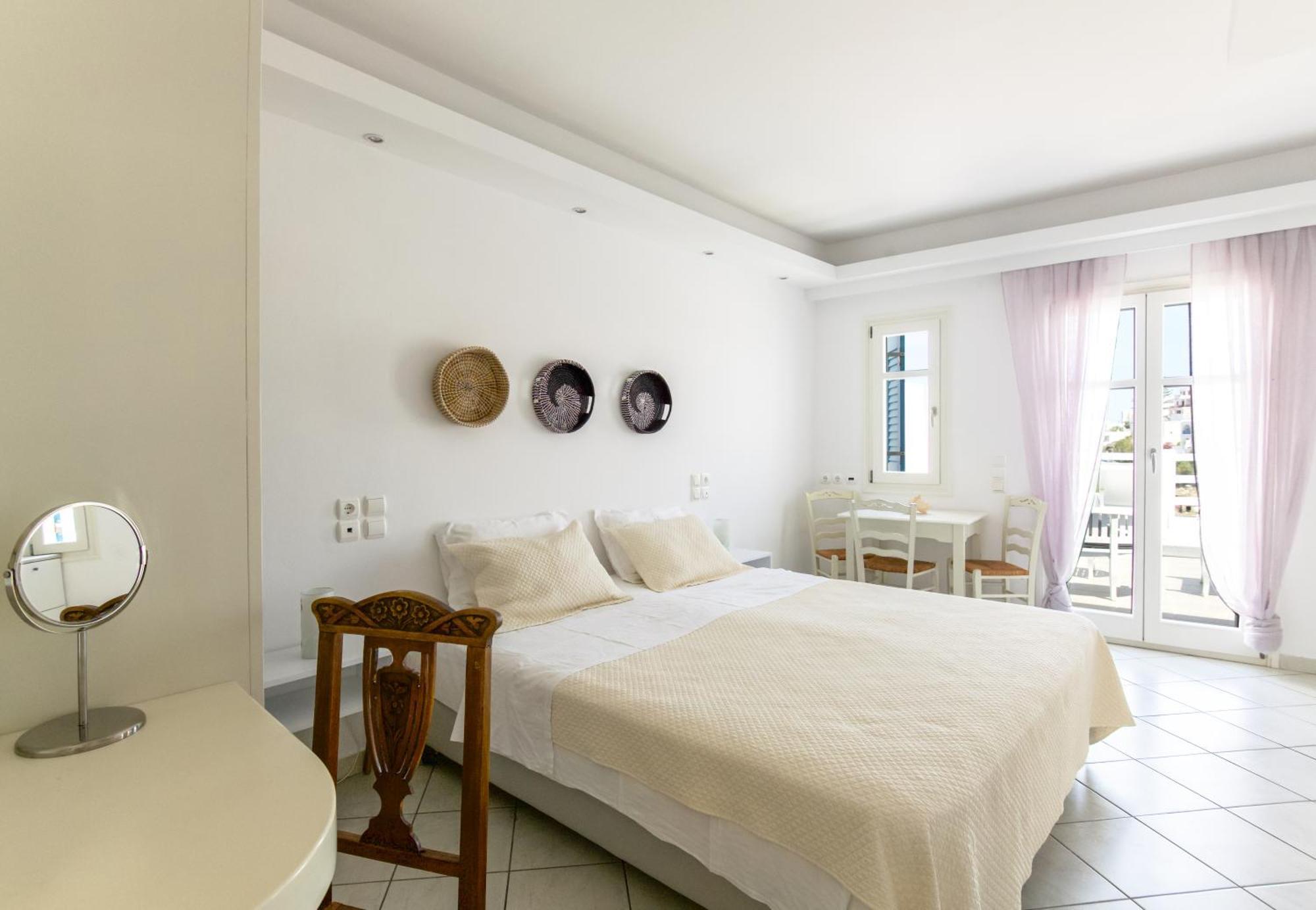Alexandros Apartments Науса Екстериор снимка