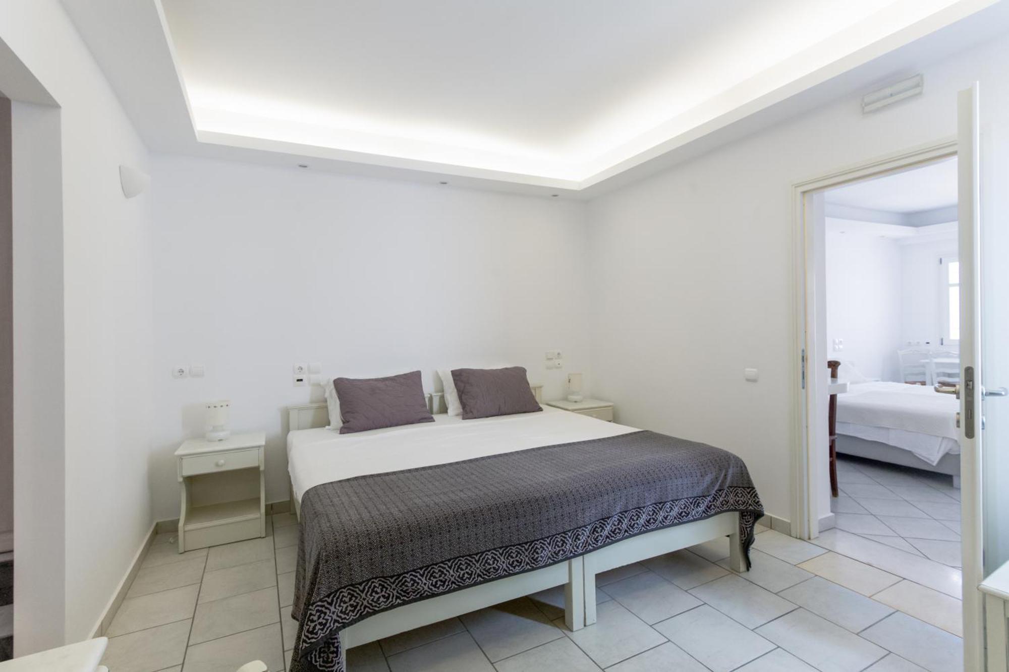 Alexandros Apartments Науса Екстериор снимка